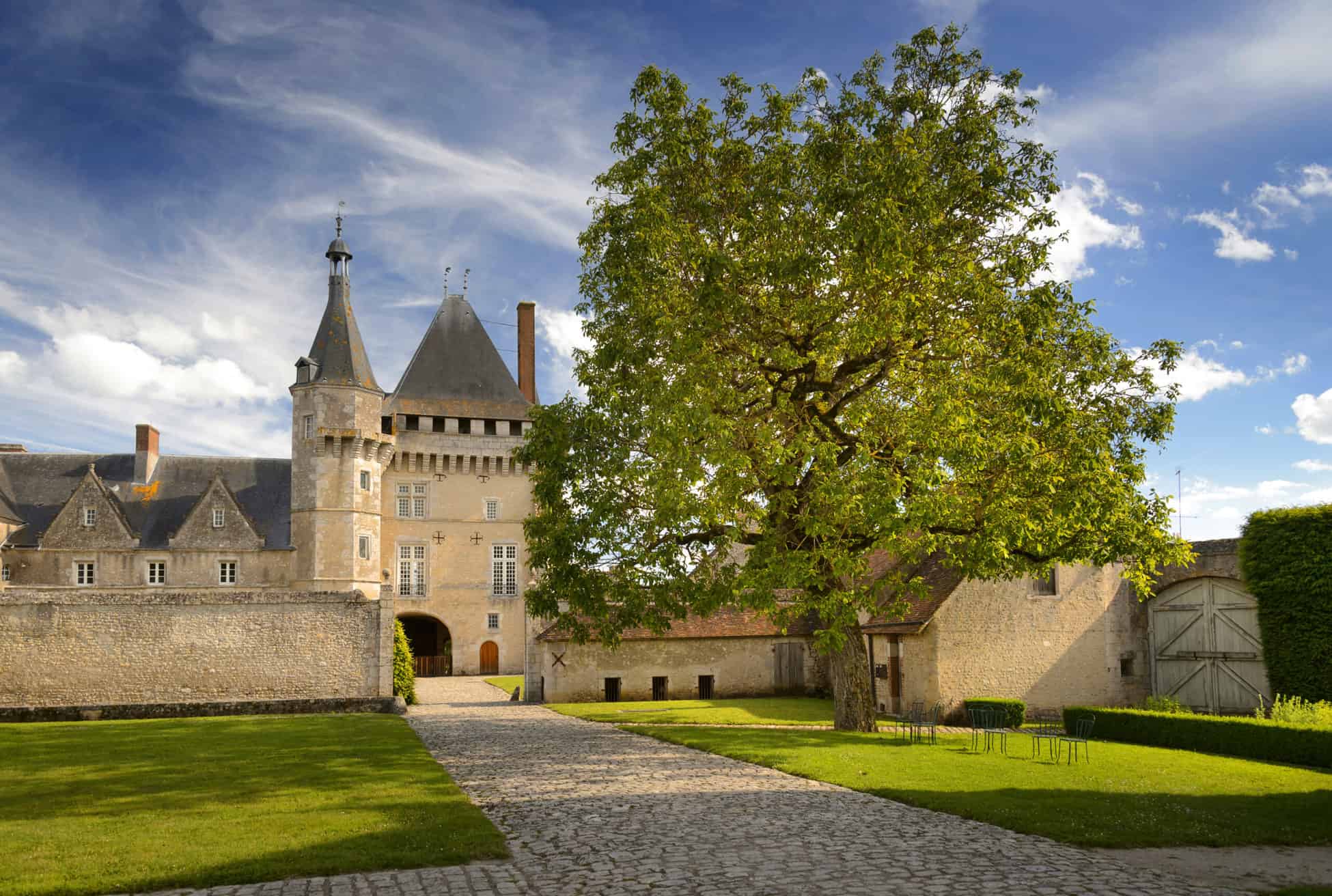 Talcy, cour d’honneur 3 © Léonard de Serres – CMN