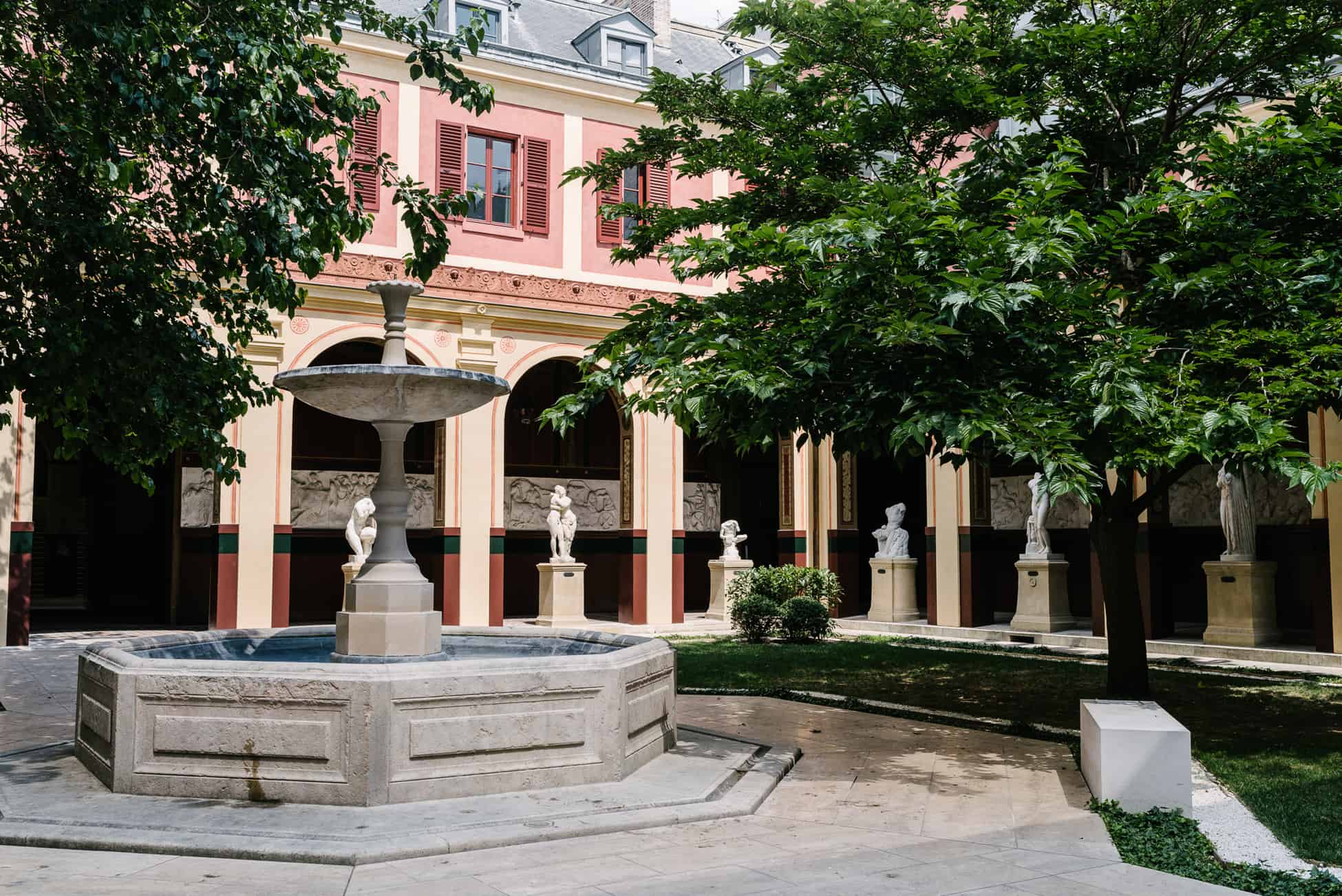 Cour du mûrier des Beaux-Arts de Paris © Adrien Thibault