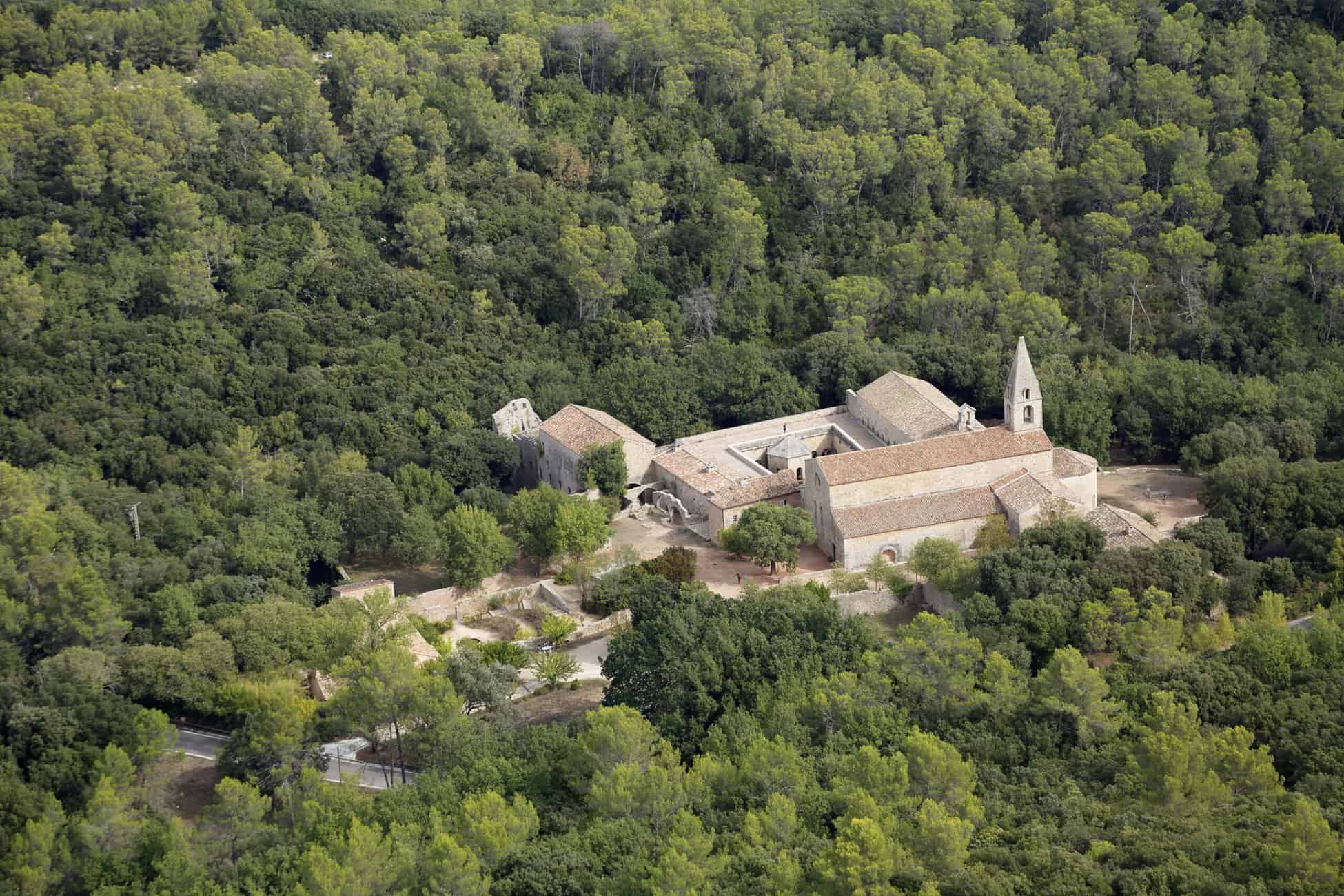 Abbaye du Thoronet, vue aérienne prise du sud